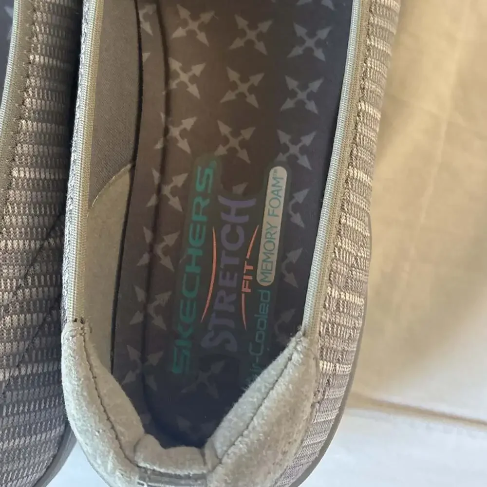 Skechers Strech Fit Air Cooled Memory Foam Gray Low Wedge Slip Ons Women's 9.5